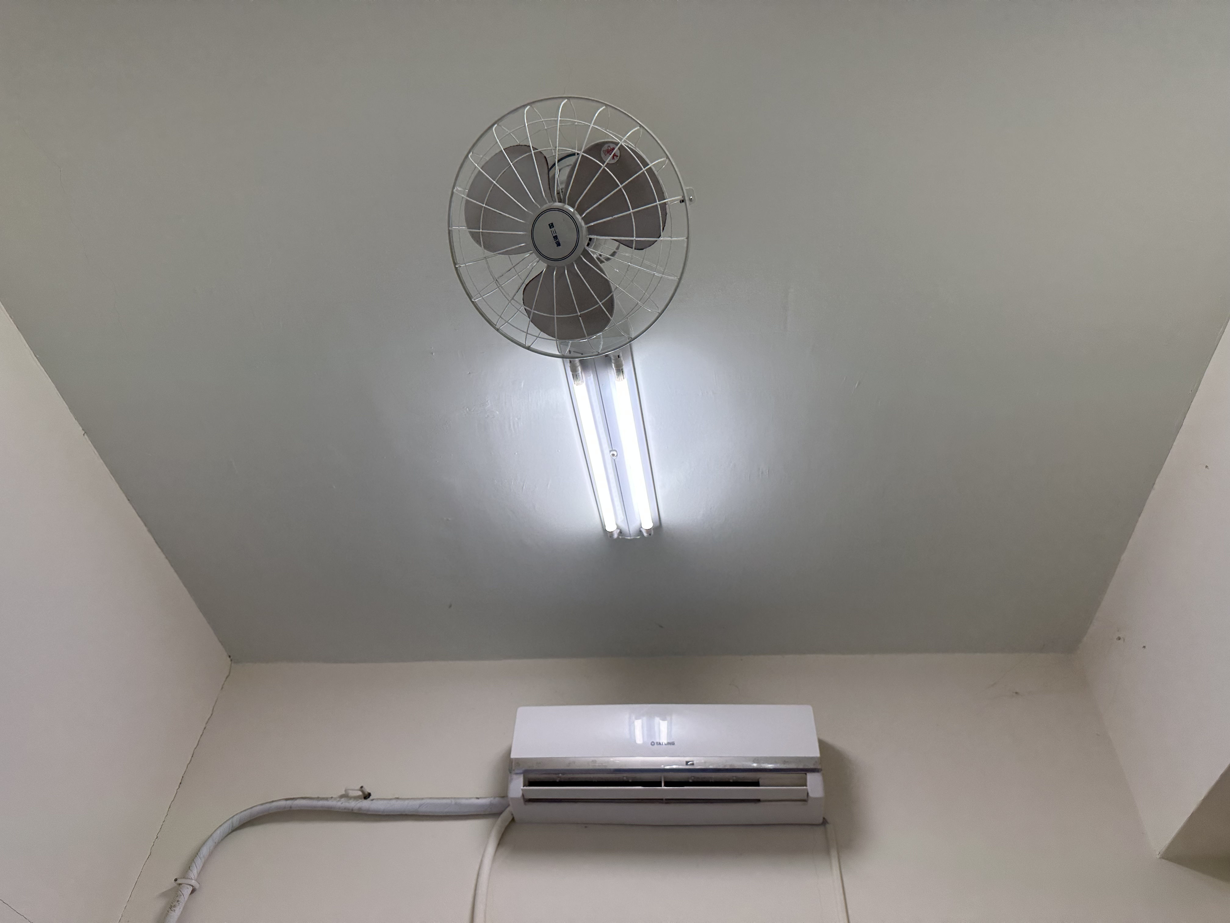 電燈、電扇、冷氣