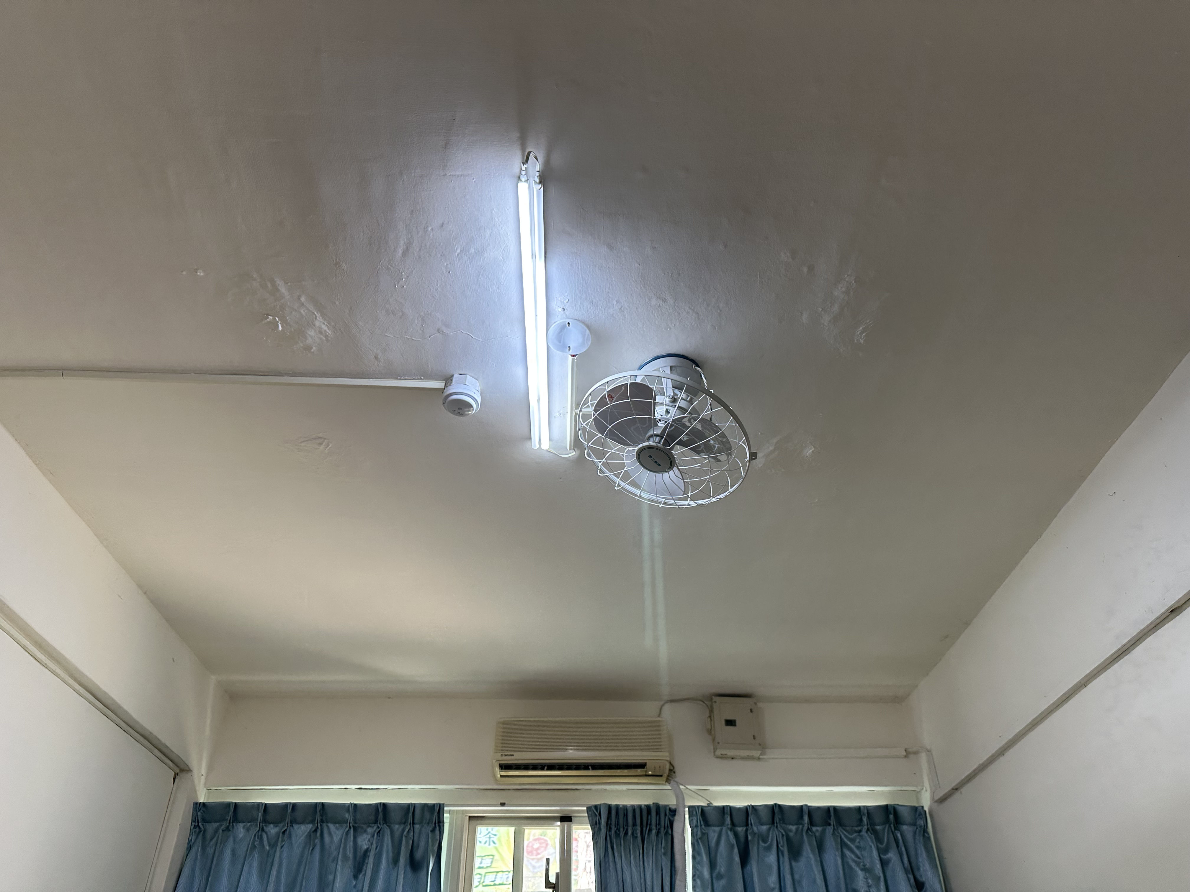 冷氣、風扇、電燈