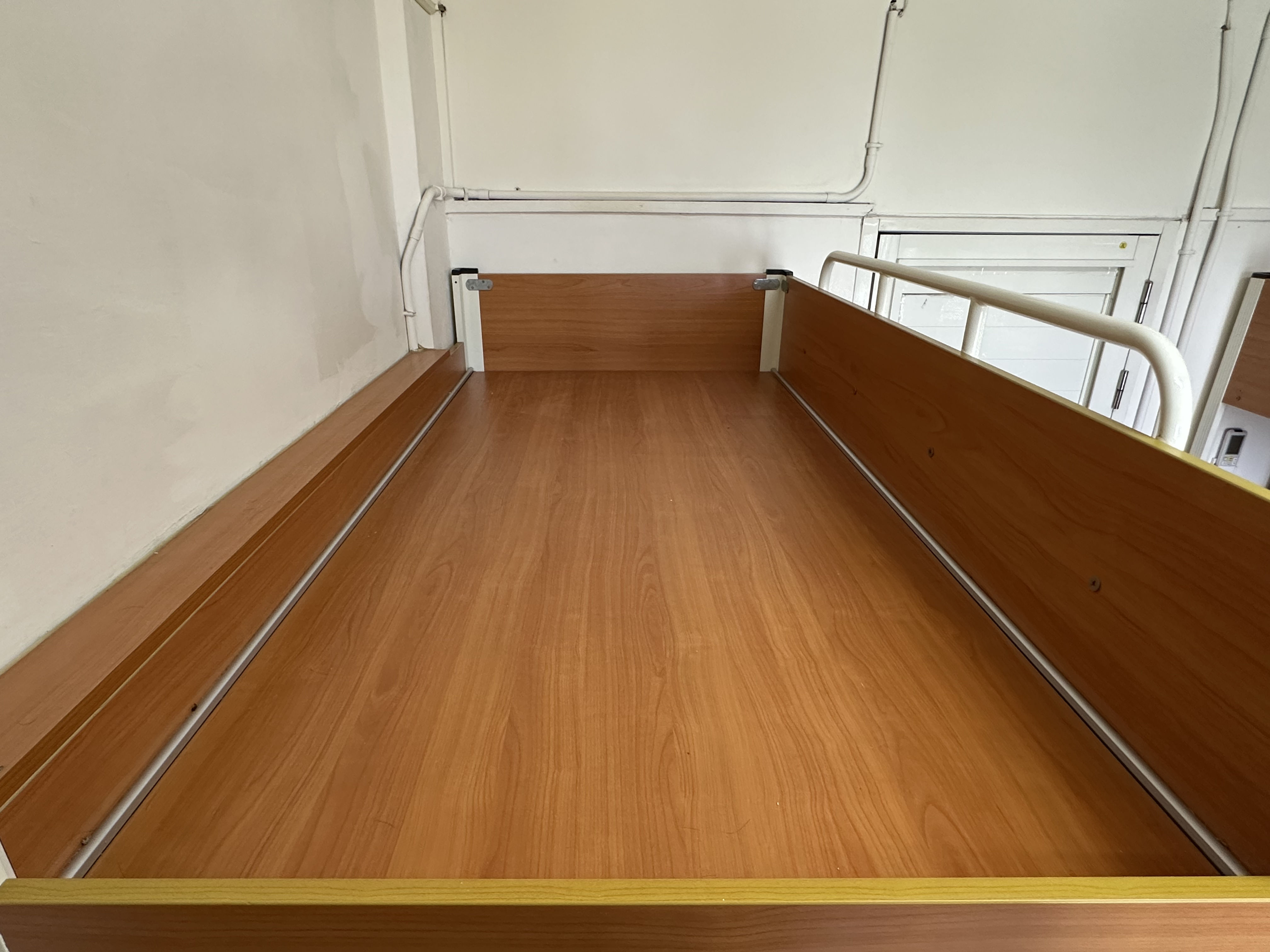 Upper Bed