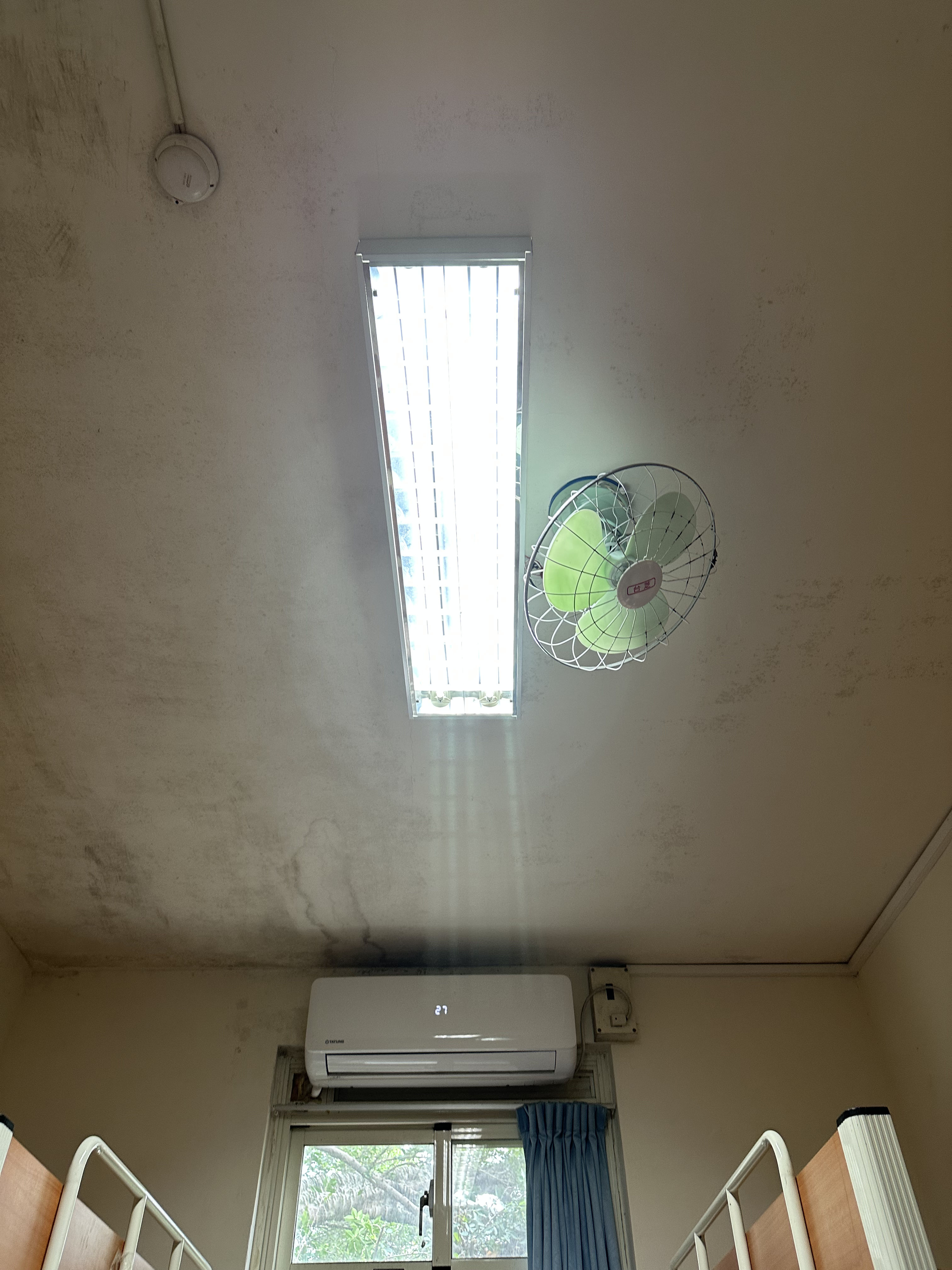 冷氣、電燈、電扇
