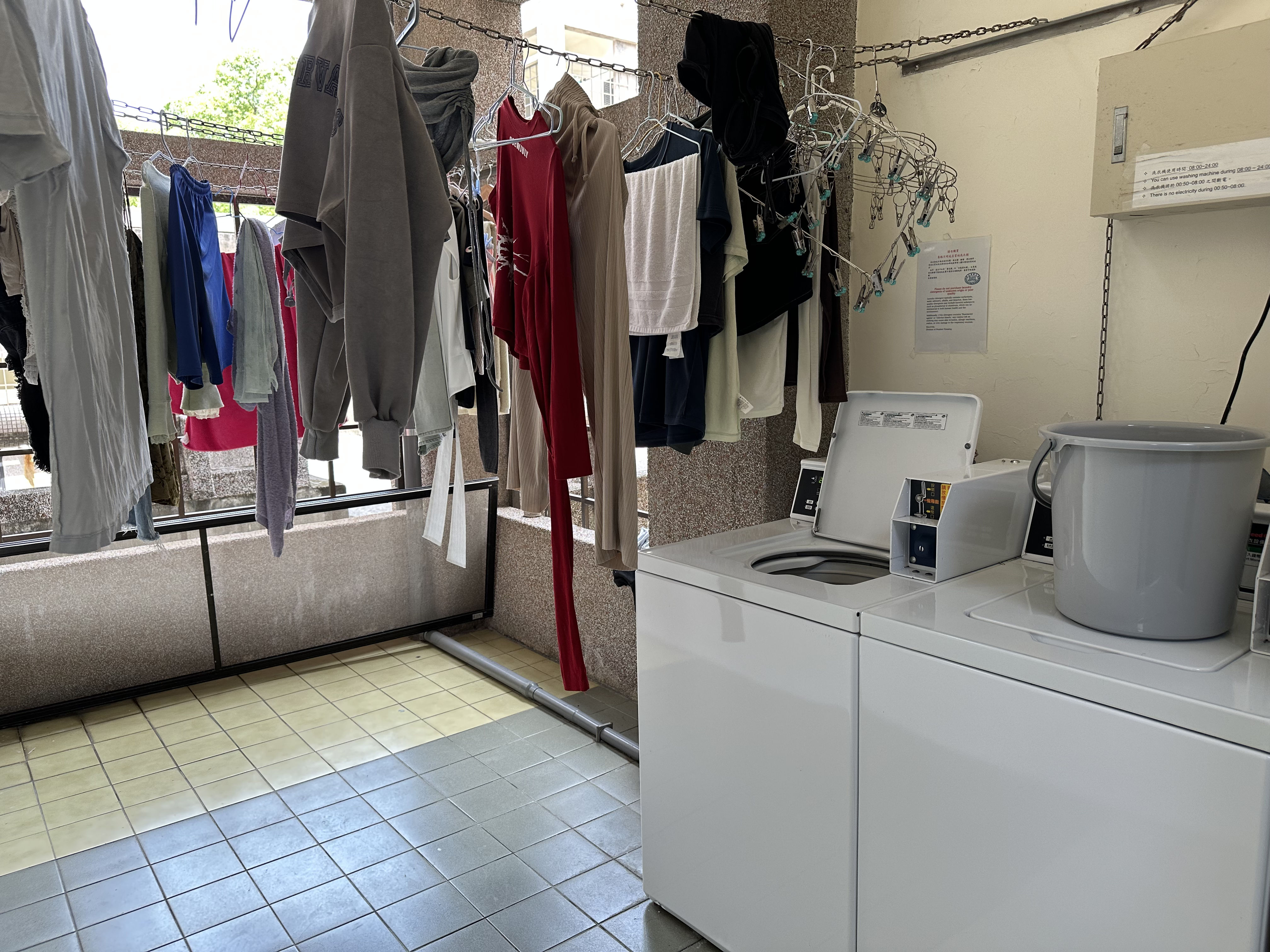 曬衣場、洗衣機、烘衣機（各樓層）