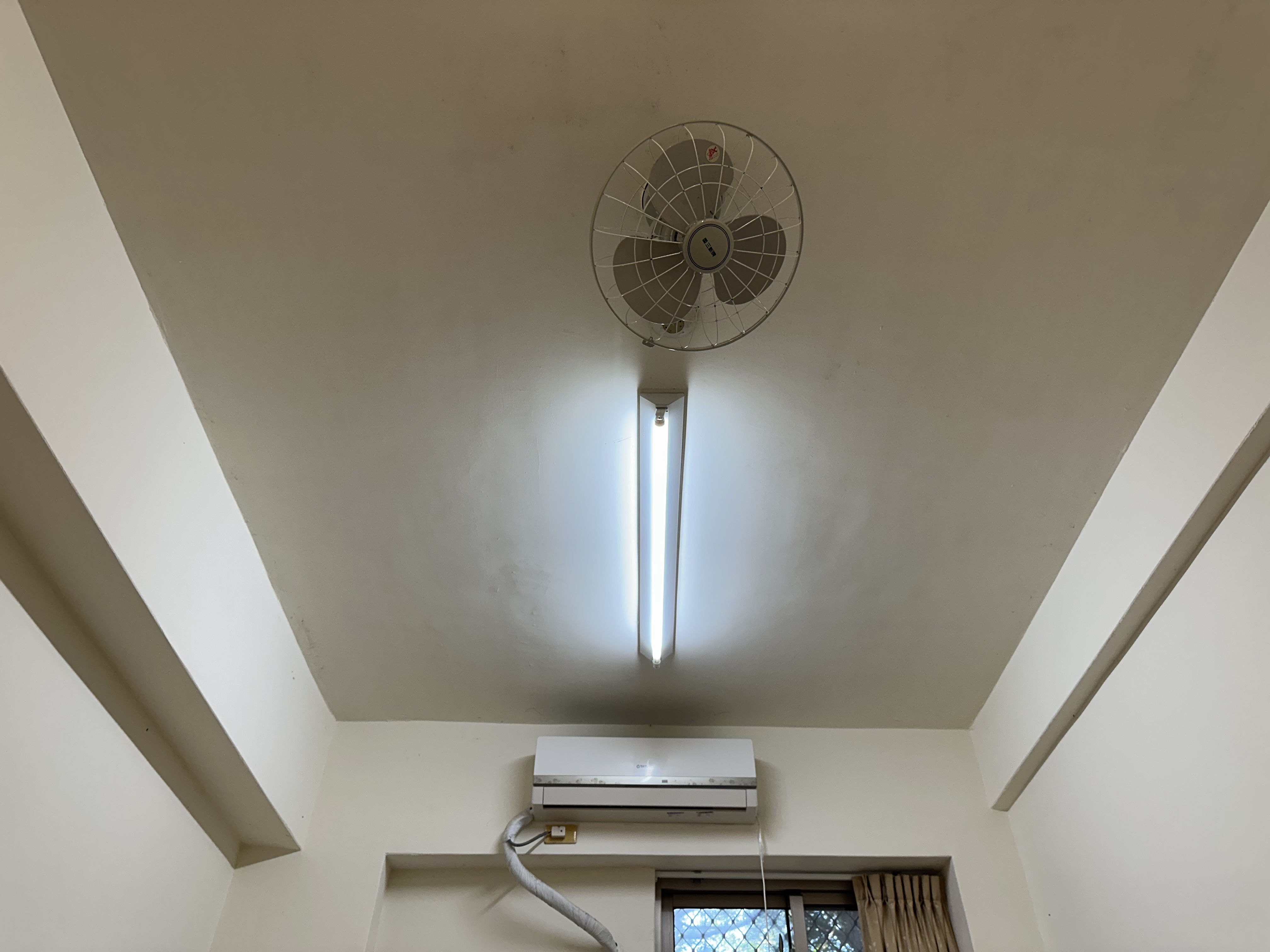 電燈、電扇、冷氣