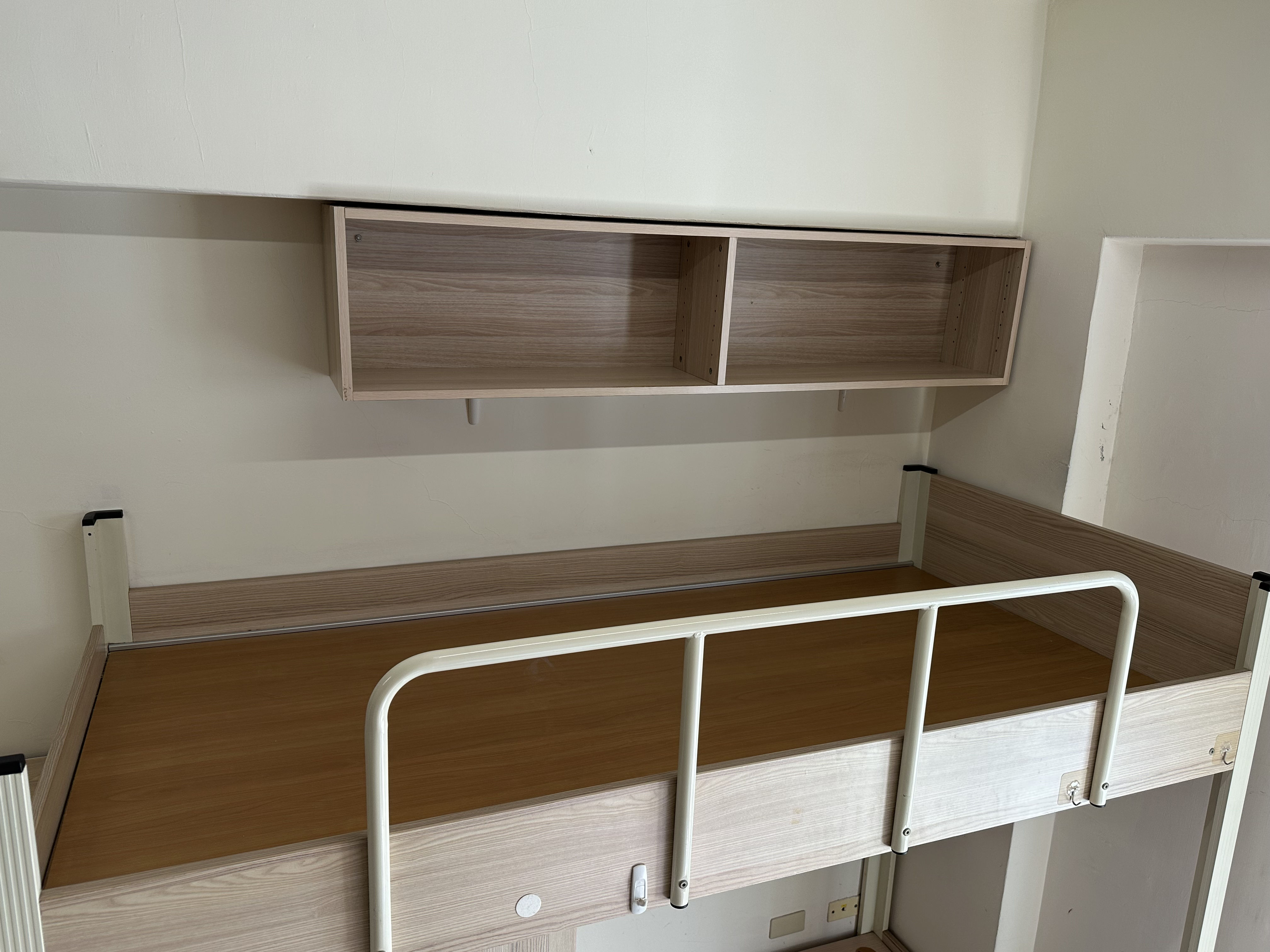 Upper Bed and Overhead Cabinet