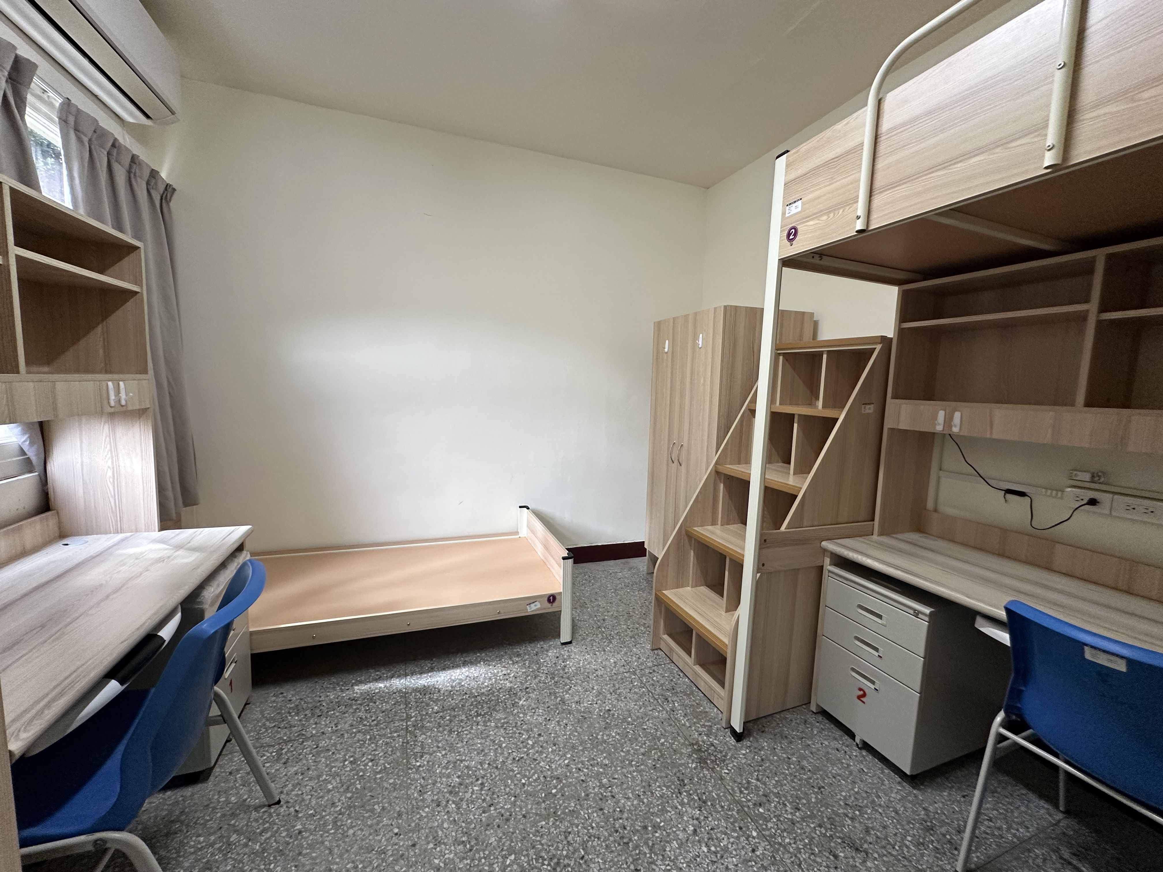 Twin Room (1 Room with Upper Bed and Lower Bed)