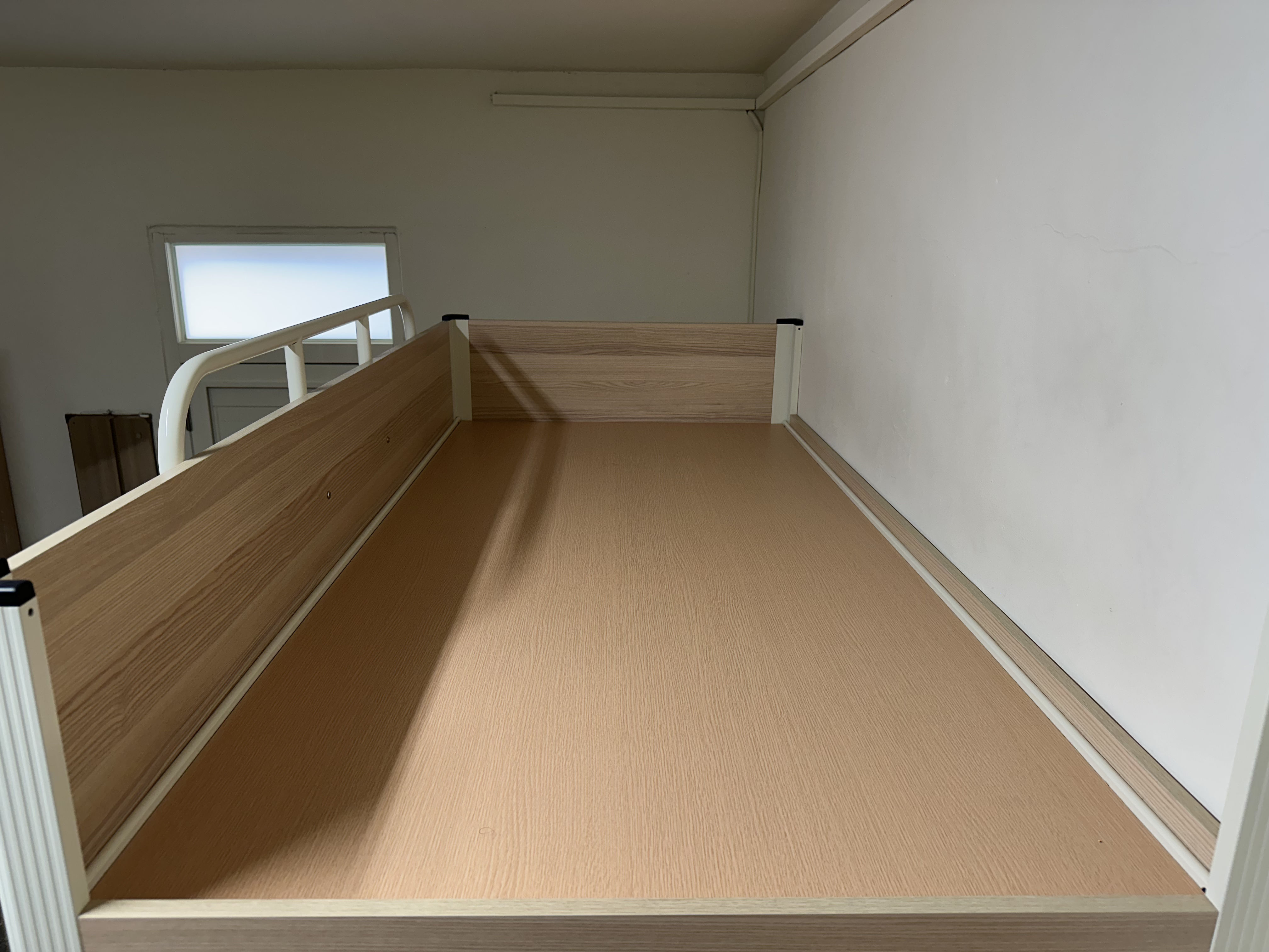 Upper Bed
