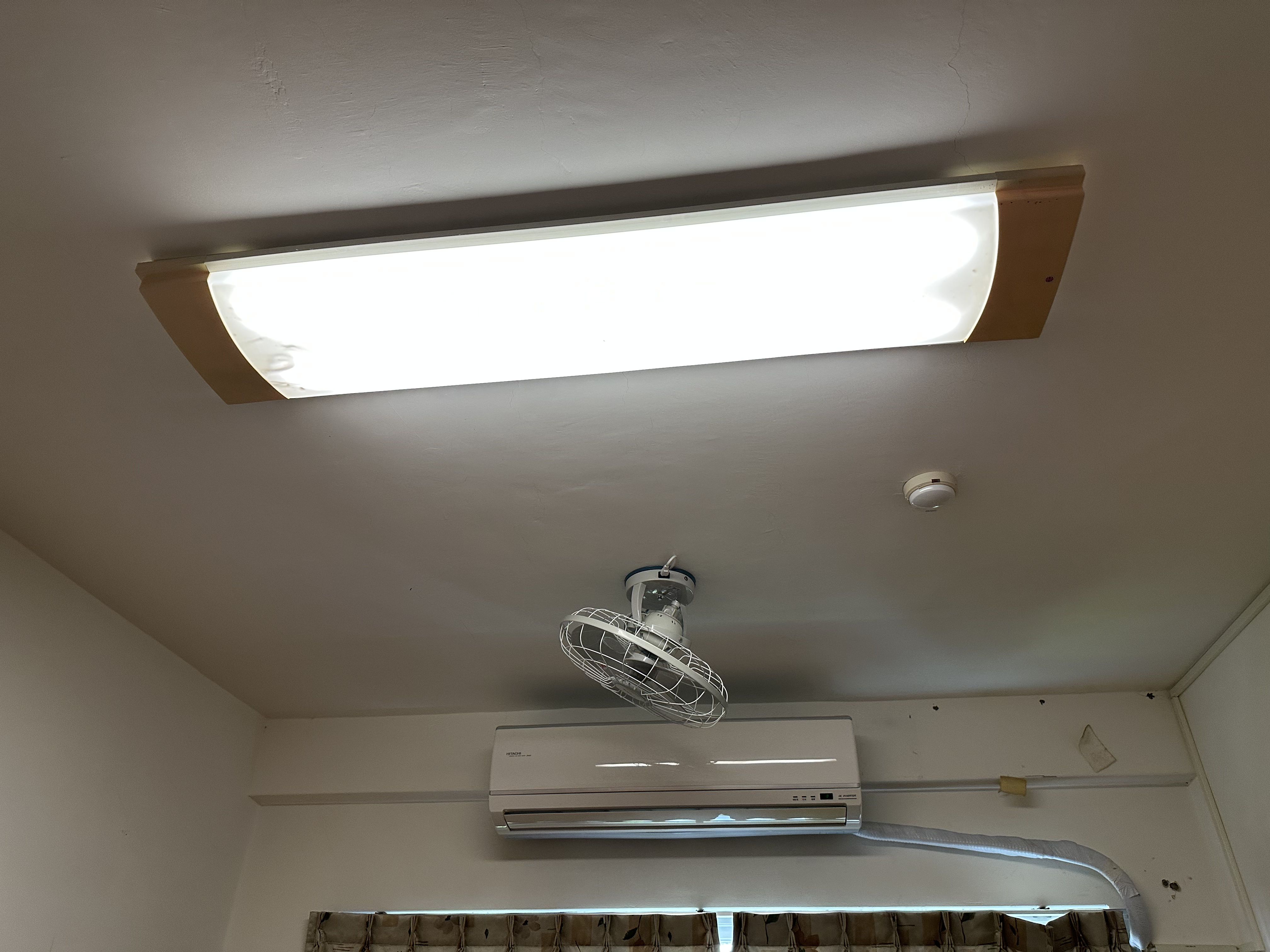 電燈、電扇、冷氣