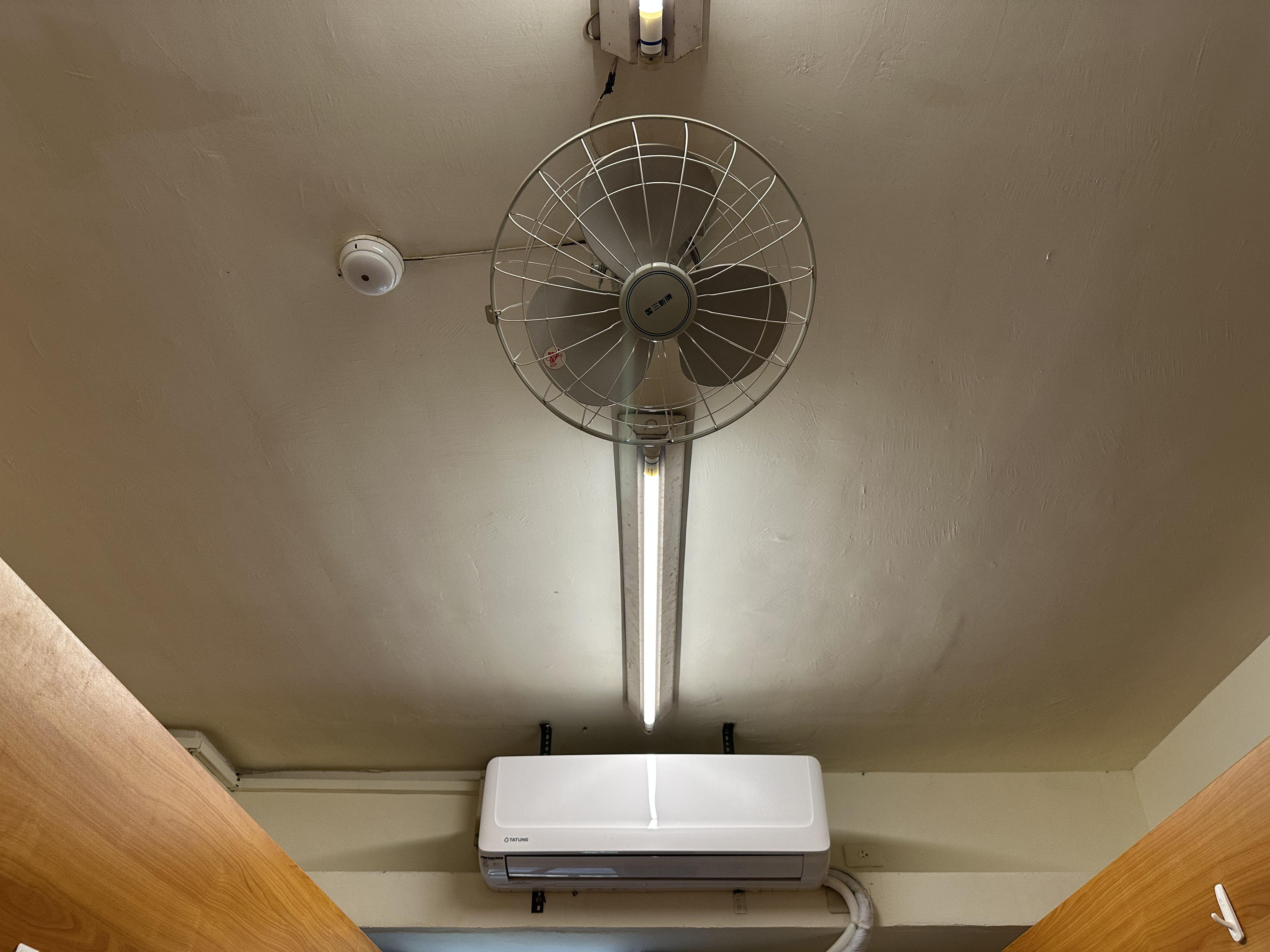 電燈、電扇、冷氣