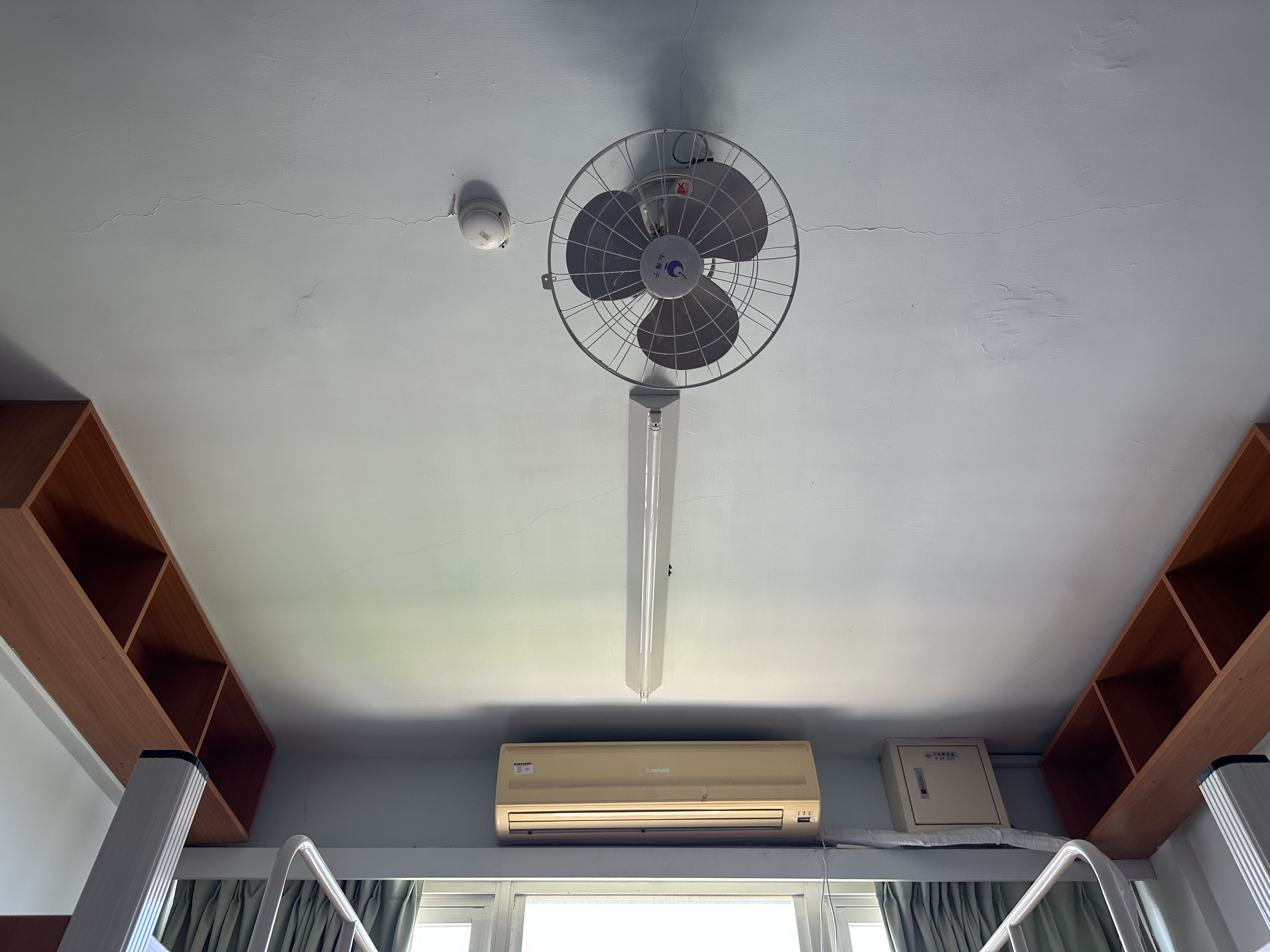 電燈、電扇、冷氣
